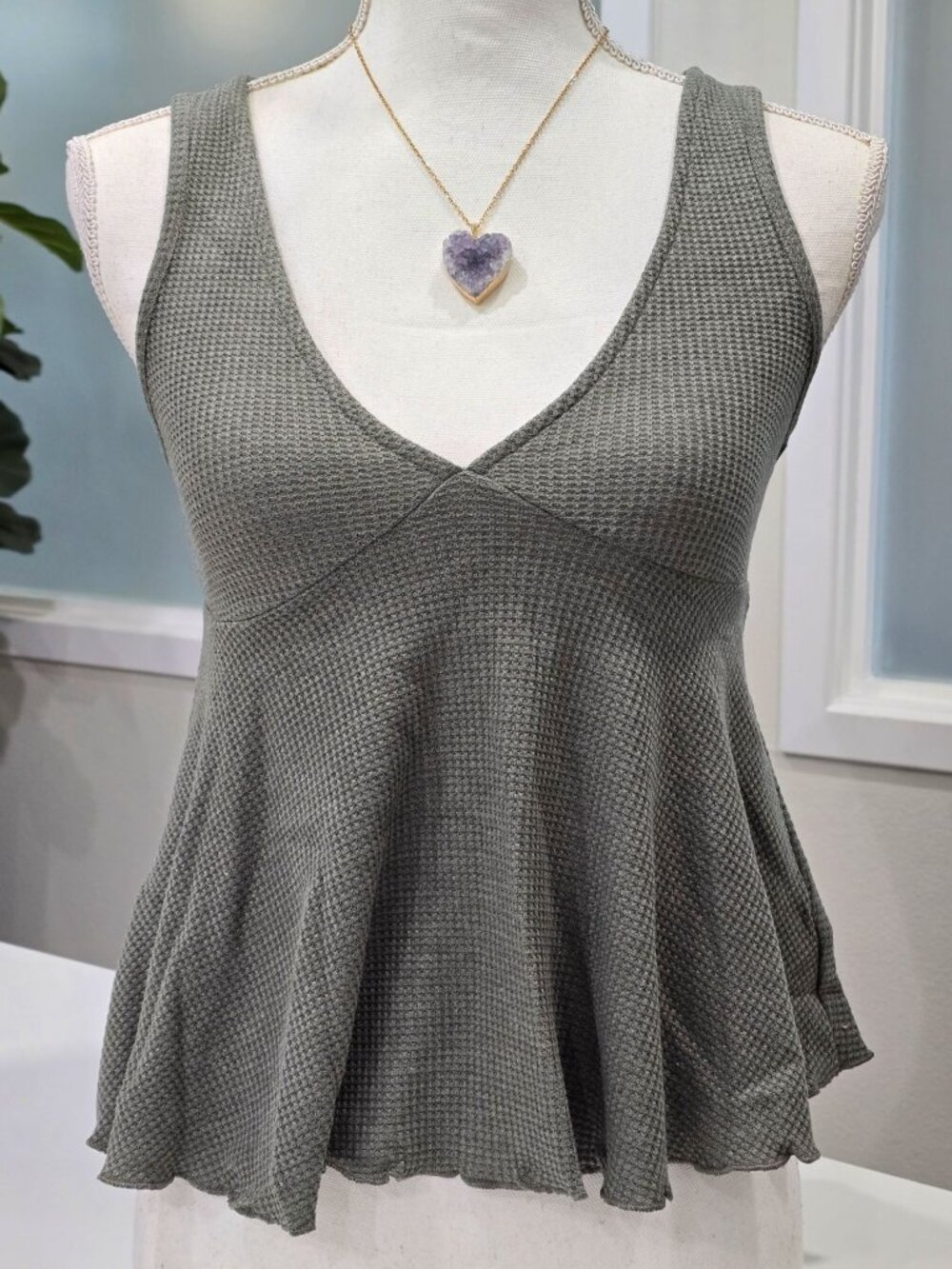 SHEIN ✦ Peplum Top ✦ Green Textured Sleeveless V‑Neck Flared Hem Stretch Knit XS - Picture 3 of 8